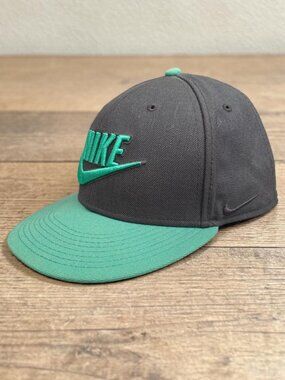 Nike True Snapback Hat Gray & Green Two-Tone Adjustable Cap Embroidered OS Swoos